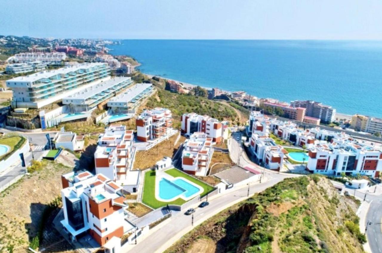 Modern Apartment-Sea View Фуэнхирола Экстерьер фото