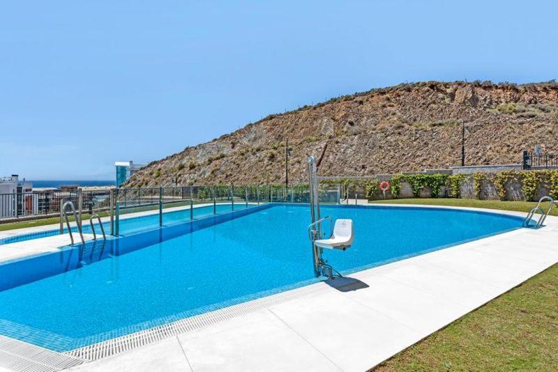 Modern Apartment-Sea View Фуэнхирола Экстерьер фото